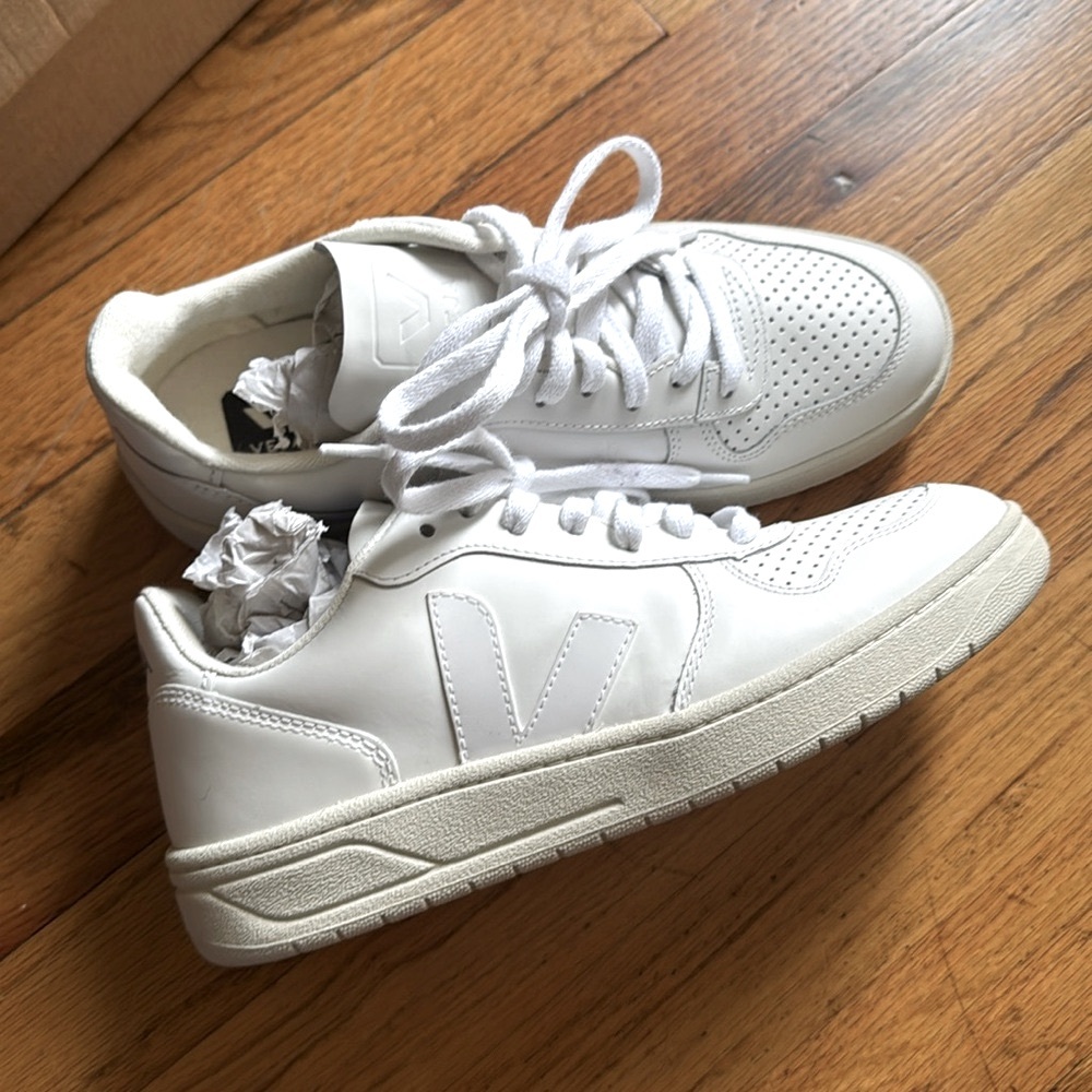 Brand New in Box: Veja V-10 Leather Extra White